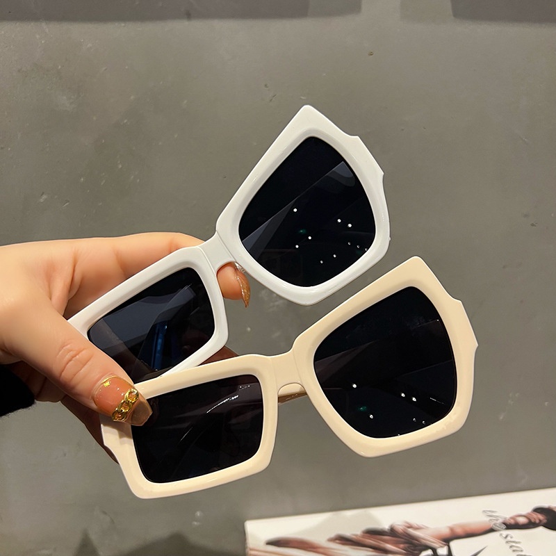 (YUZHU) Kacamata Hitam Lucu Tidak Teratur Bergaya Baru INS Gaya Bingkai Alis Kerai Sunglasses