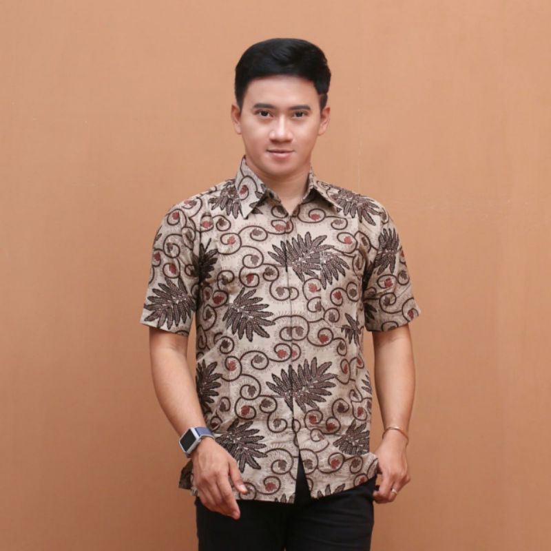 ATASAN BAJU KEMEJA HEM.BATIK PRIA COWOK LENGAN PENDEK WARNA CREAM KREM COKSU COKLAT SUSU MOTIF DAUN 