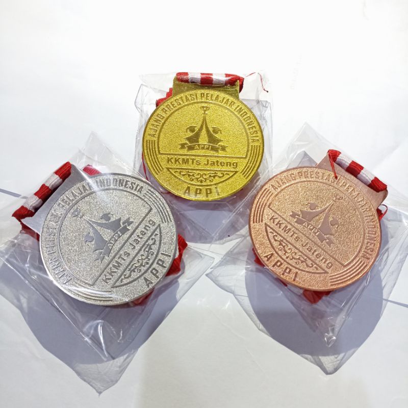 MEDALI WARNA EMAS, PERAK, PERUNGGU KUNINGAN