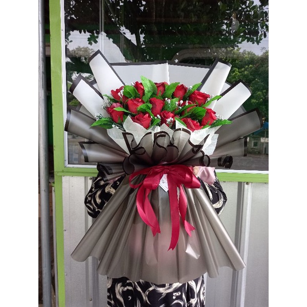 BUKET BUNGA MAWAR MERAH WRAP HITAM MIX PUTIH BUKET BUNGA BUKET WISUDA BUKET LAMARAN BUKET ULTAH BUKE