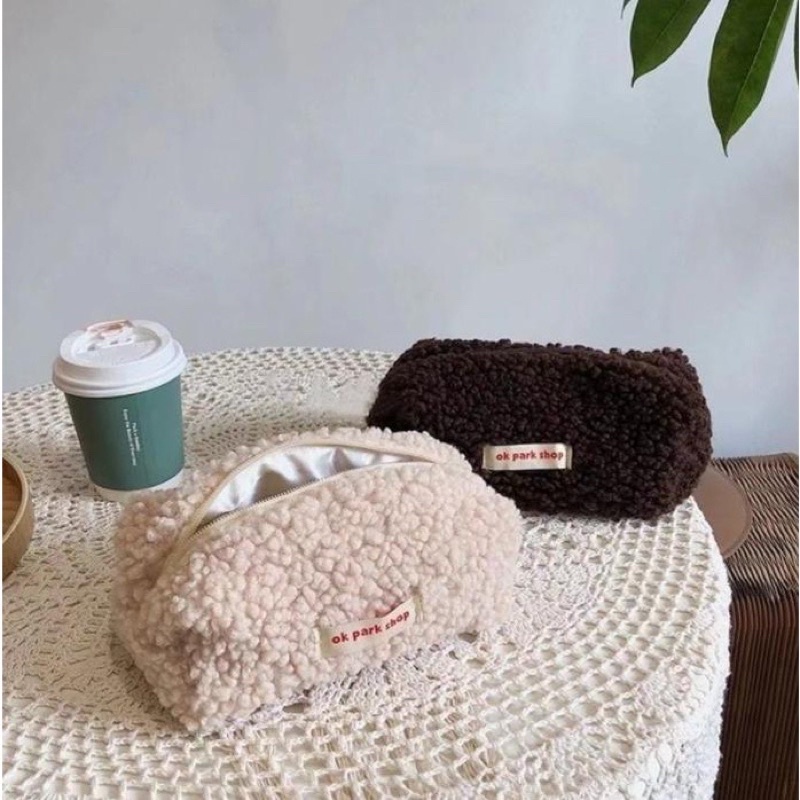 

Terlaris ✨ -Pouch Serbaguna Bahan Bulu Soft Furry Wool Aesthetic Cute Korean Style Untuk Tempat Kosmetik / Kotak Pensil Lucu- 2.2.23