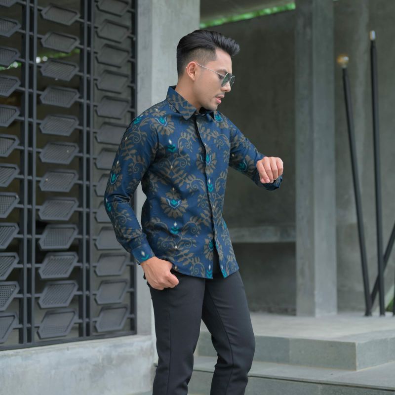 batik kemeja pria lengan panjang slim fit katun halus furing tricot daun biru