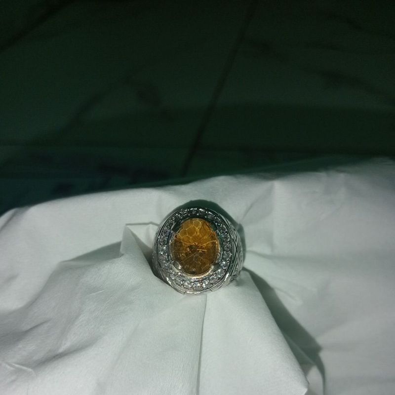 Natural citrine (quartz)