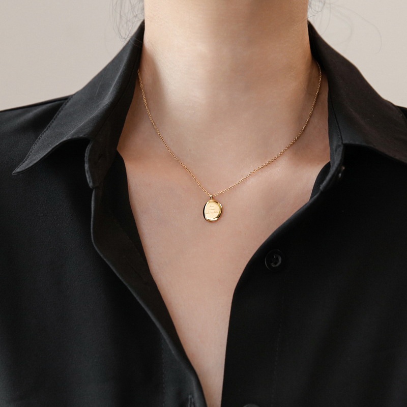 Kalung titanium liontin bulat tulisan live anti karat harga grosir bayar di tempat