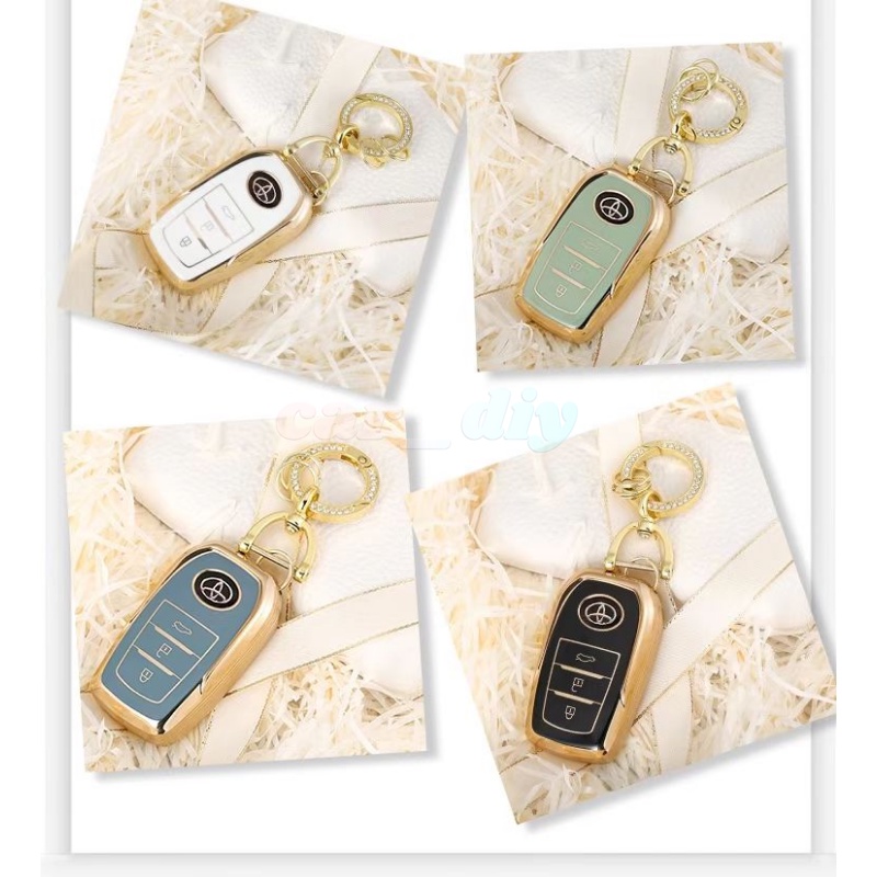 Totoyota Terlaku key cover Remote key case Dengan Rantai Fashion Kreatif Keyring Gift Vios Fortuner Innova CorollaYaris Altis Hiace Avanza Land Cruiser Hilux Camry Wigo RAV4 Revo