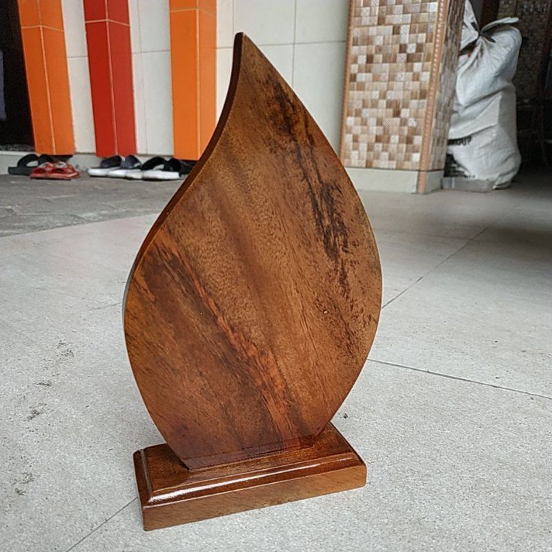 plakat kayu, souvenir , plakat kayu daun tegak