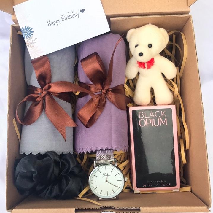 

❇ [PART 2] GIFTBOX HIJAB / KADO CEWEK / KADO PACAR / HAMPERS RAMADHAN / HAMPERS HIJAB JAM SCRUNCHIE PARFUM CARD HOLDER ➴