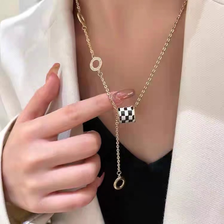 Kalung Bahan Titanium Steel Warna Hitam Putih Untuk Wanita