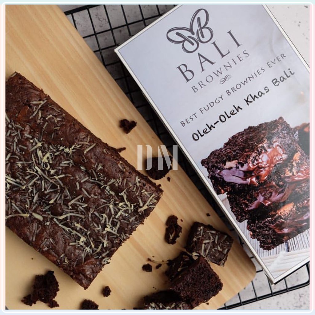 

Bali Bronies Fudgy Coklat Keju Lumer Birthday Cake Box Kado Ultah Praktis dan Terjangkau Best Seller