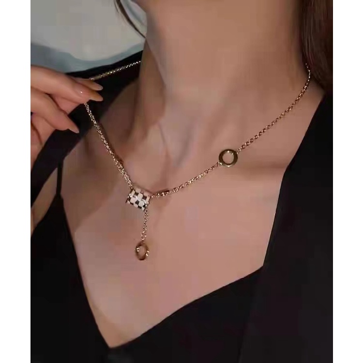 Kalung Bahan Titanium Steel Warna Hitam Putih Untuk Wanita