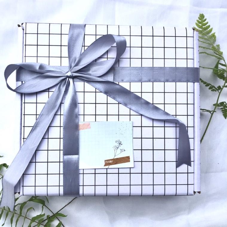 

A23 BOX UKURAN 22X22X8/ KOTAK KADO/ BOX HAMPERS/ GIFT BOX TREND ⏎