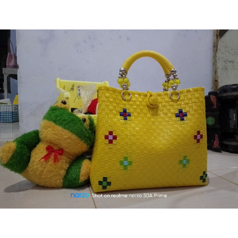 tas anyaman jali handle mutiara jumbo