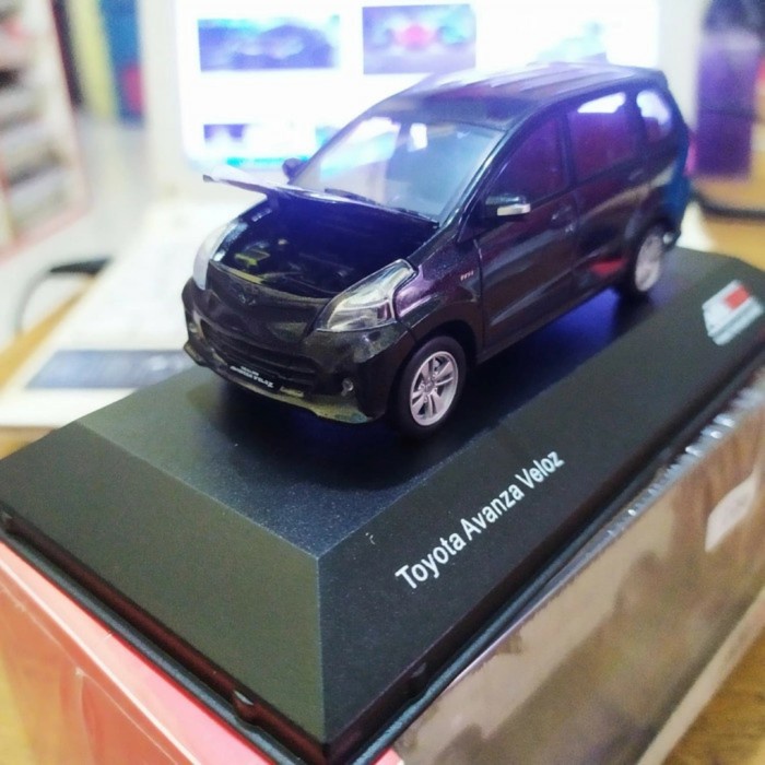 Miniatur Diecats mobil avanza veloz auto2000 1 :43 harga murah
