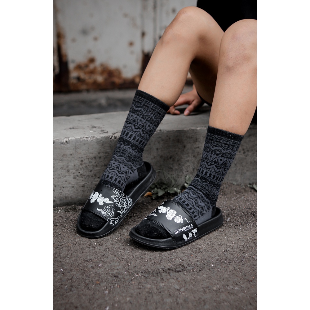 Sendal Slop Pria Wanita BOYSCODE X SKINRUMA Japan Clouds Hitam / Slide Pria / Slip On Pria / Sendal Cowok / Sendal Cewek