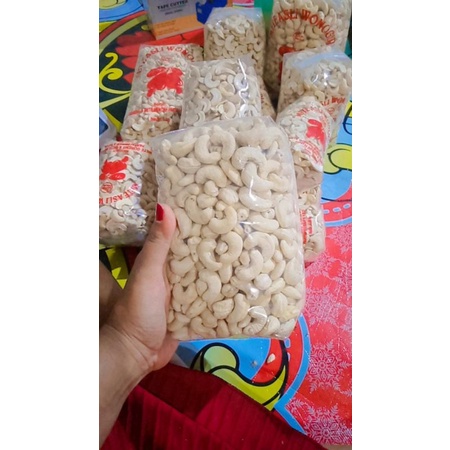 

KACANG METE MENTAH