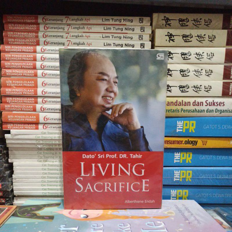 BUKU ORIGINAL DATO'S SRI Prof. DR. Tahir LIVING SACRIFICE ALBERTHIENE ENDAH ENGLISH VERSION BEKAS
