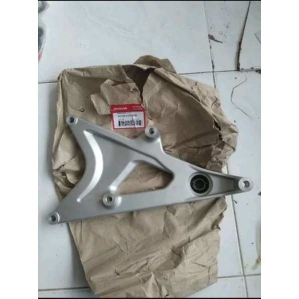 SWING ARM ASSY garpu pangkon dudukan kedudukan knalpot vario 125 150 fi injeksi 52100-KZR-600 origin