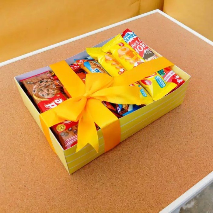 

HAMPERS SNACK KADO WISUDA SNACK BOX PARSEL LEBARAN NATAL ULTAH MURAH - Kuning