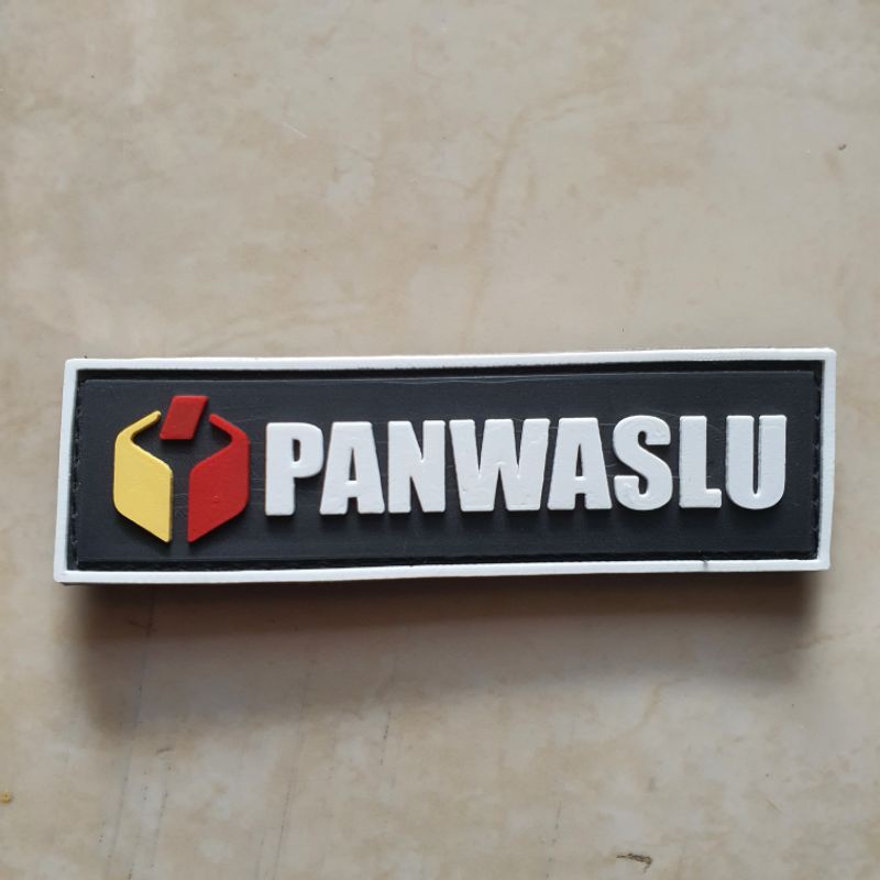 patch rubber logo tulisan panwaslu dasar hitam / panitia pengawas pemilihan umum / pemilu / tempelan emblem karet velcro