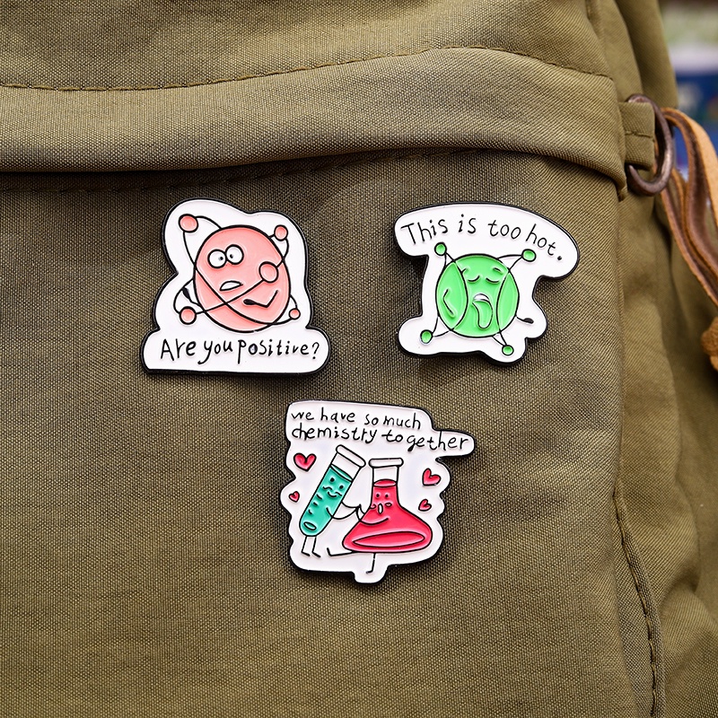 Kreatif Sains Seni Enamel Bros Tabung Reaksi Formula Kimia Lencana Logam Kartun Kerah Pin Kimia Perhiasan Hadiah Untuk Guru Siswa Anak-Anak