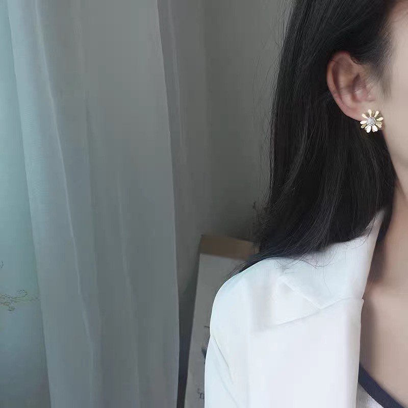 Anting Desain Bunga Matahari Daisy Bahan Stainless Steel Gaya Korea Jepang Untuk Musim Semi Dan Panas