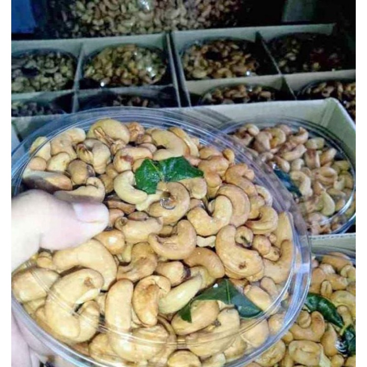 

kacang mede Sulawesi utuh
