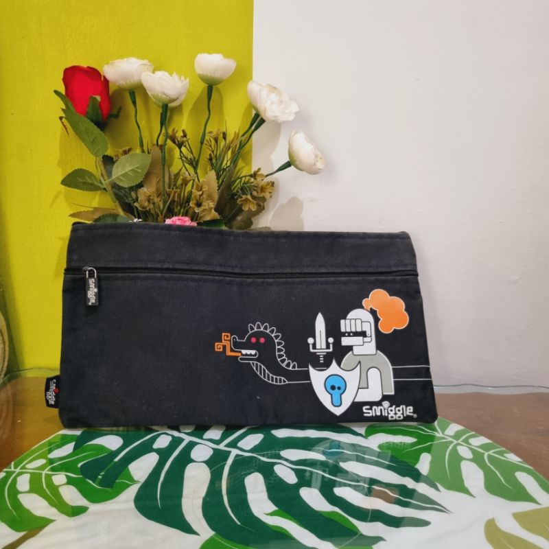 

smiggle pouch pencil case stasionary tempat pinsil acsesories hitam preloved keren