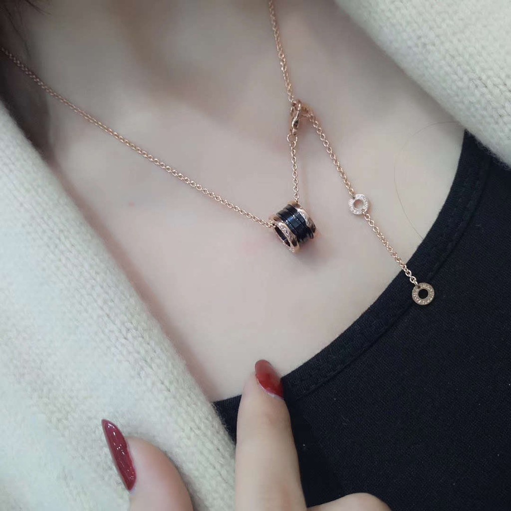 Kalung Pendek Bahan Keramik Warna Hitam / Putih | Kalung Rantai Klavikula Untuk Musim Semi | Aksesoris Bahan Titanium Steel 18k Warna Rose Gold | Ornamen Bahan Stainless Steel