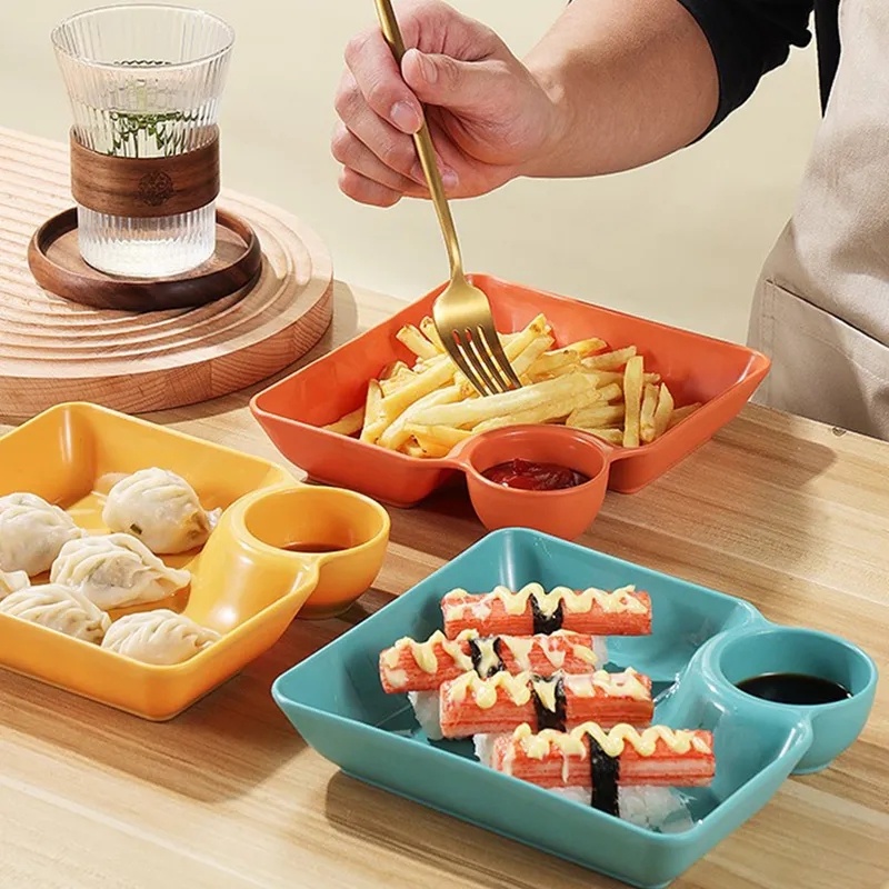 Japanese Style Sushi Dumplings Dish With Dipping Bowl/Restoran Mie Plastik PP Warna-Warni French Fries Tray