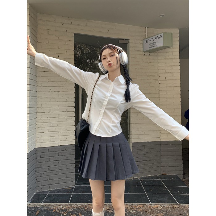 Red Kumikumi Fashion Setelan Wanita Niche Lengan Panjang Kemeja Putih Musim Gugur Pinggang Tinggi Rok Lipit Rok Dua Potong Set