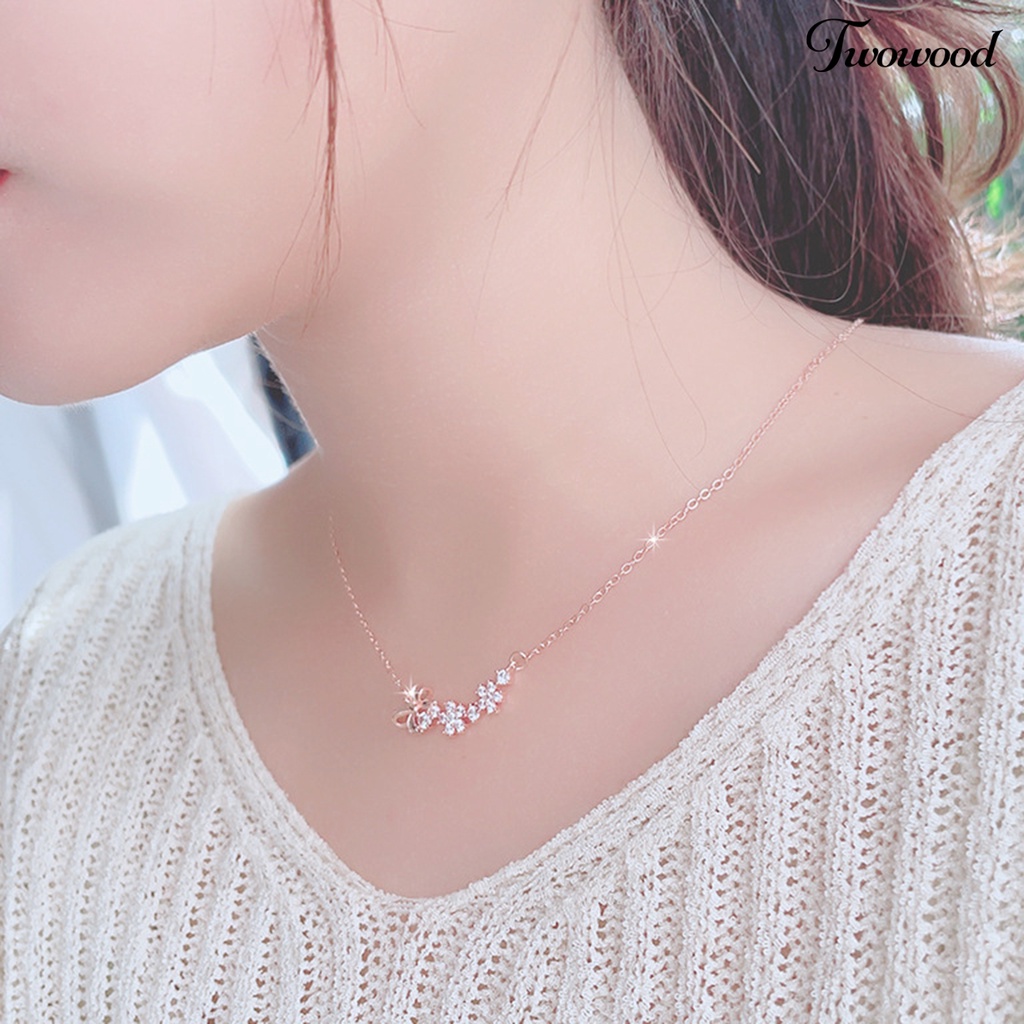 Twowood Women Necklace Cubic Zirconia Bow-knot Decor Rantai Warna Solid Electroplated Neck Dekorasi Berongga Keluar Shiny Bentuk Bunga Lady Necklace Women Jewelry