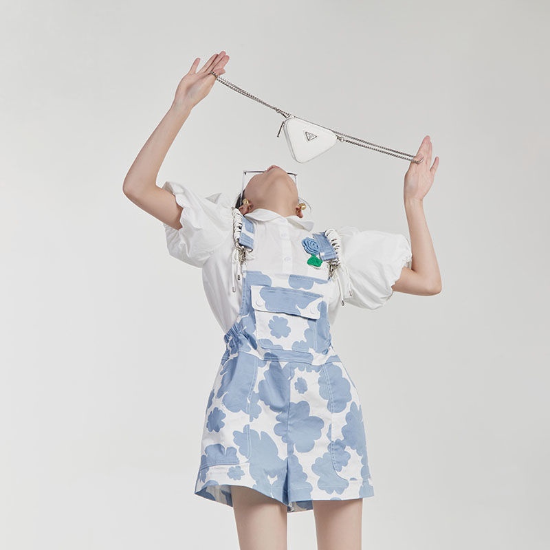 Celana Pendek Overall Denim Biru Dan Putih Wanita Yang Bisa Dilepas