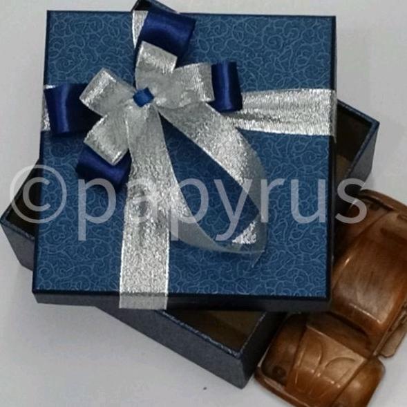 

Buy Now Papyrus 15x15 Tinggi 5cm Kotak Kado Gift Box