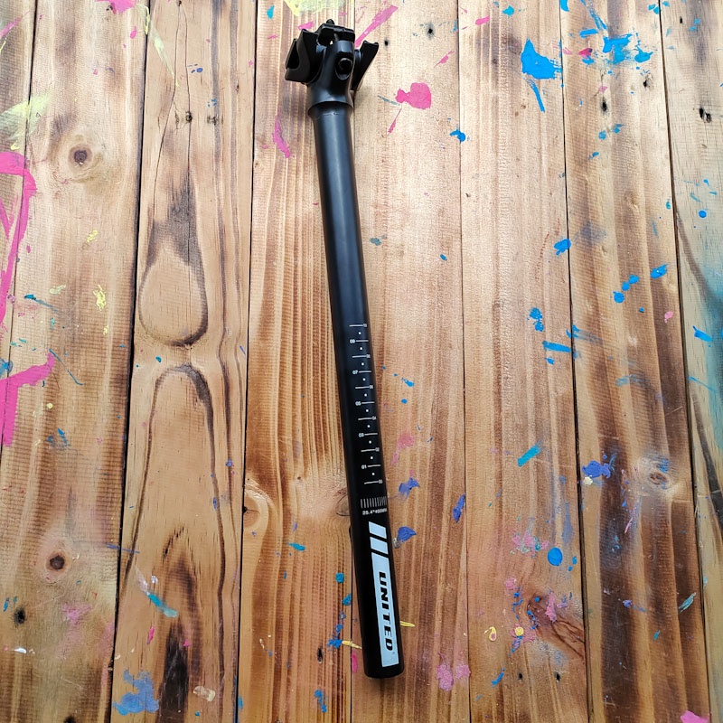 Seatpost Tiang Sadel Sepeda United 25.4 mm Panjang 400 mm Alloy