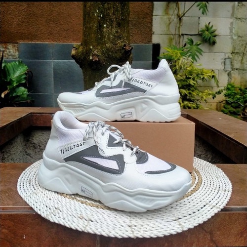 Sepatu Sneakers Wanita Cladiva Putih Abu Tali Casul Style Import Korea Jinsurast Sol Tinggi 5cm FSH146