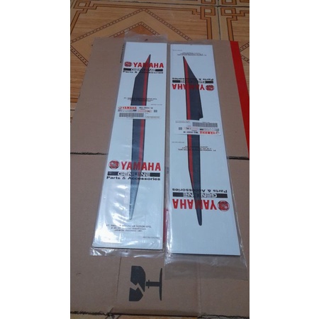 striping stiker R15 VVA V3 2018 hitam bagian depan kanan kiri atas 2pcs original YGP