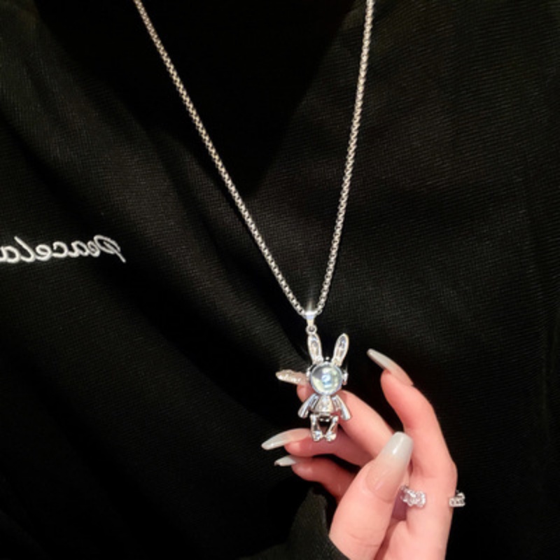 Fashion Simple Space Rabbit Necklace/Pria Dan Wanita Hip-hop All-match Liontin Rantai Choker