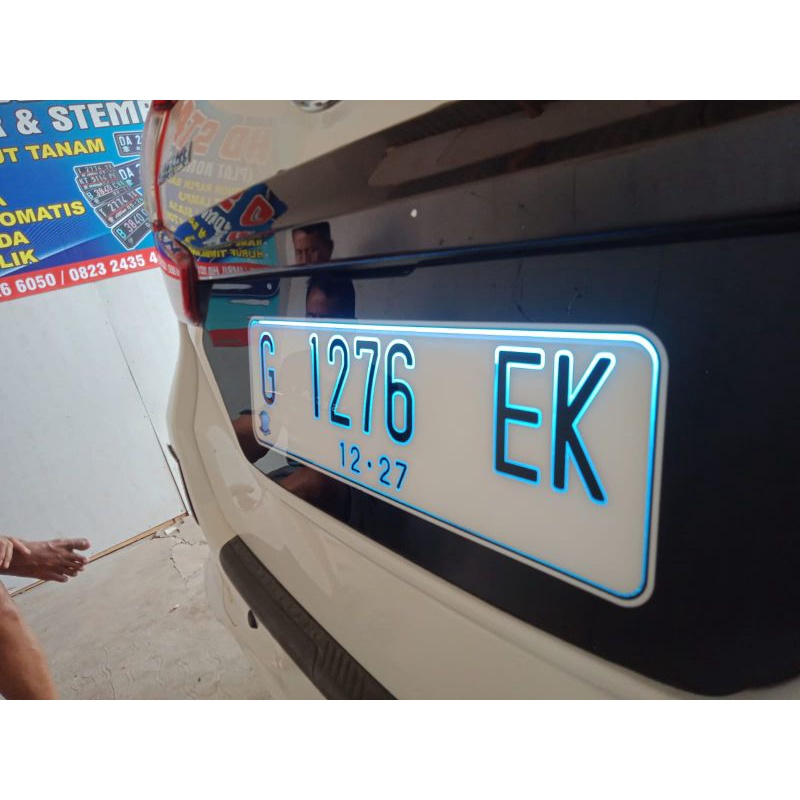 PLAT NOMOR MOBIL AKRILIK NYALA