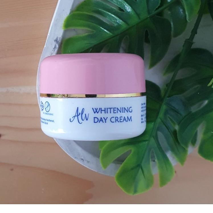S89 ‼️ORI FARMA NO DUPLIKAT‼️ WDC WHITENING DAY CREAM [DAY CREAM] [PELEMBAB WAJAH] [PEMUTIH WAJAH] [