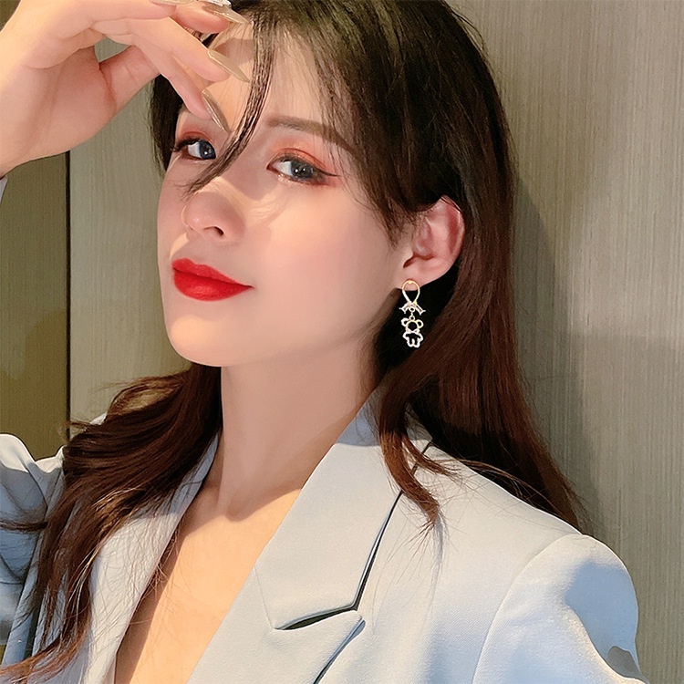 S925 Perak Jarum Korea High-End Kepribadian Asimetris Mutiara Beruang Anting Earrings Wanita