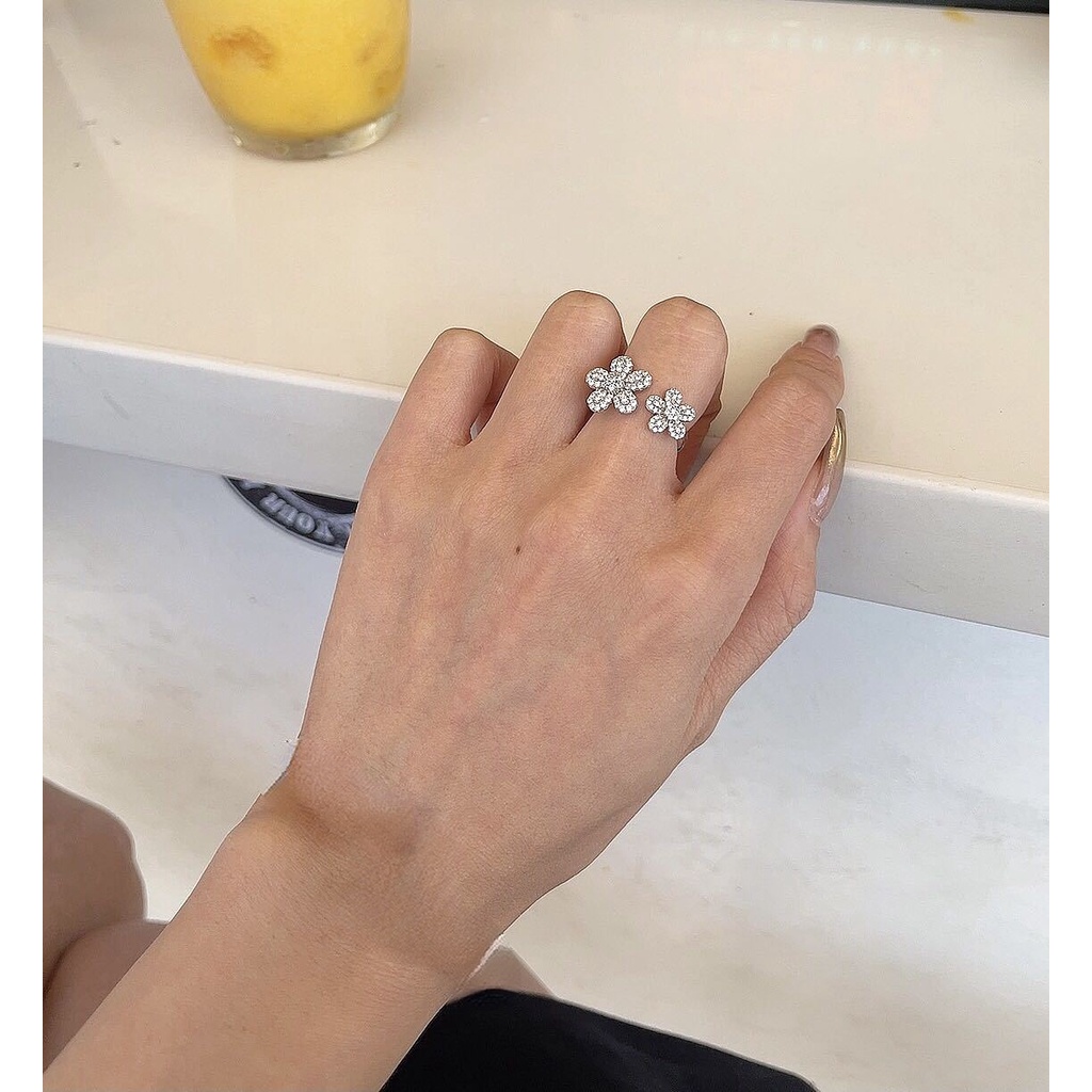 Goldkingdom Fashion Perhiasan Aksesoris Ready Stock Niche Desainer Hadiah Manis Influencer Kepribadian Serbaguna Bekerja Berat Daisy Cincin Micro-Terukir Berlian Stud Anting
