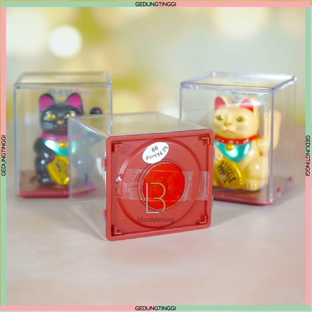 Patung Pajangan Boneka Kucing Hoki Hook Rejeki Rezeki Lucky Fortune Cat Keberuntungan Maneki Neko Maneko Neki Mainan Munchkin Keramik Mobil Goyang Gerak Bergerak Mobil Cina Jepang Korea Baterai Solar Supply Imut Cebol Mini Tangan Berotot Muscle Lucu Murah