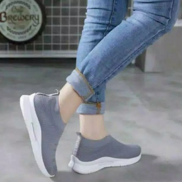 Sepatu Sneakers Slip On Wanita Casual Abu Polos Style Korea Santai untuk Jalan Olahraga - Cladiva FSH145