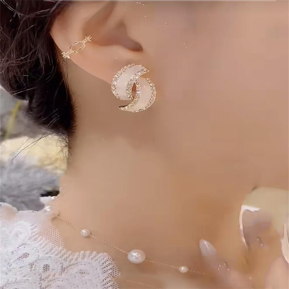 Desain Niche Indah Berlian Geometris Anting Tahun Baru Trendi Cahaya Mewah High-End Anting Gaya Keren