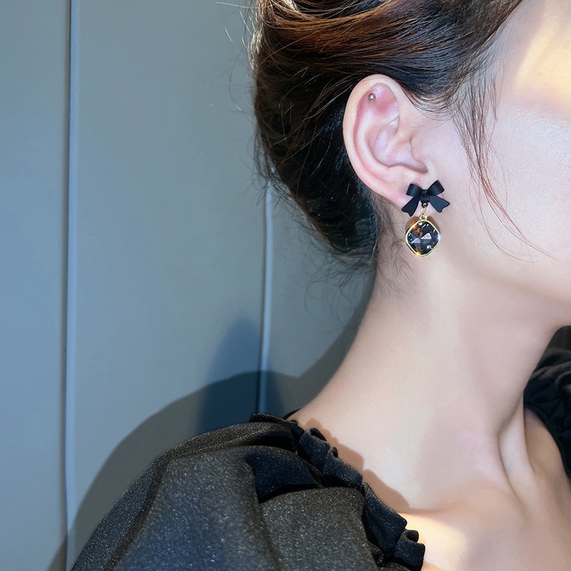 Berlian Imitasi Busur Hitam Temperamen Anting Trendi Mode Prancis Elegan