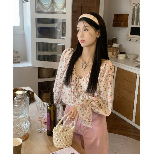 Red Korea Manis dan Mengurangi Usia Kecil Bunga Segar Lengan Panjang Kemeja Sifon Wanita Musim Semi Niche Desain Jahitan renda Top