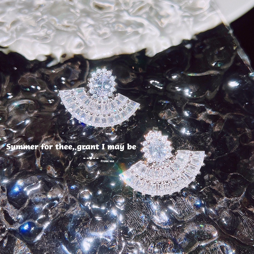 Goldkingdom Aksesoris Perhiasan Fashion Ready Stock Premium Anting Rok Kecil Super Mengkilap Berlian Karbon Tinggi T Square Zircon Berbentuk Kipas Anting Perempuan