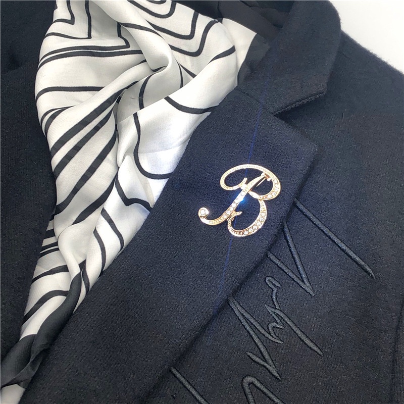 Bros Huruf Versi Korea Berlian Imitasi Atmosfer Elegan Pin Alloy Berlian Berkelas Brooch