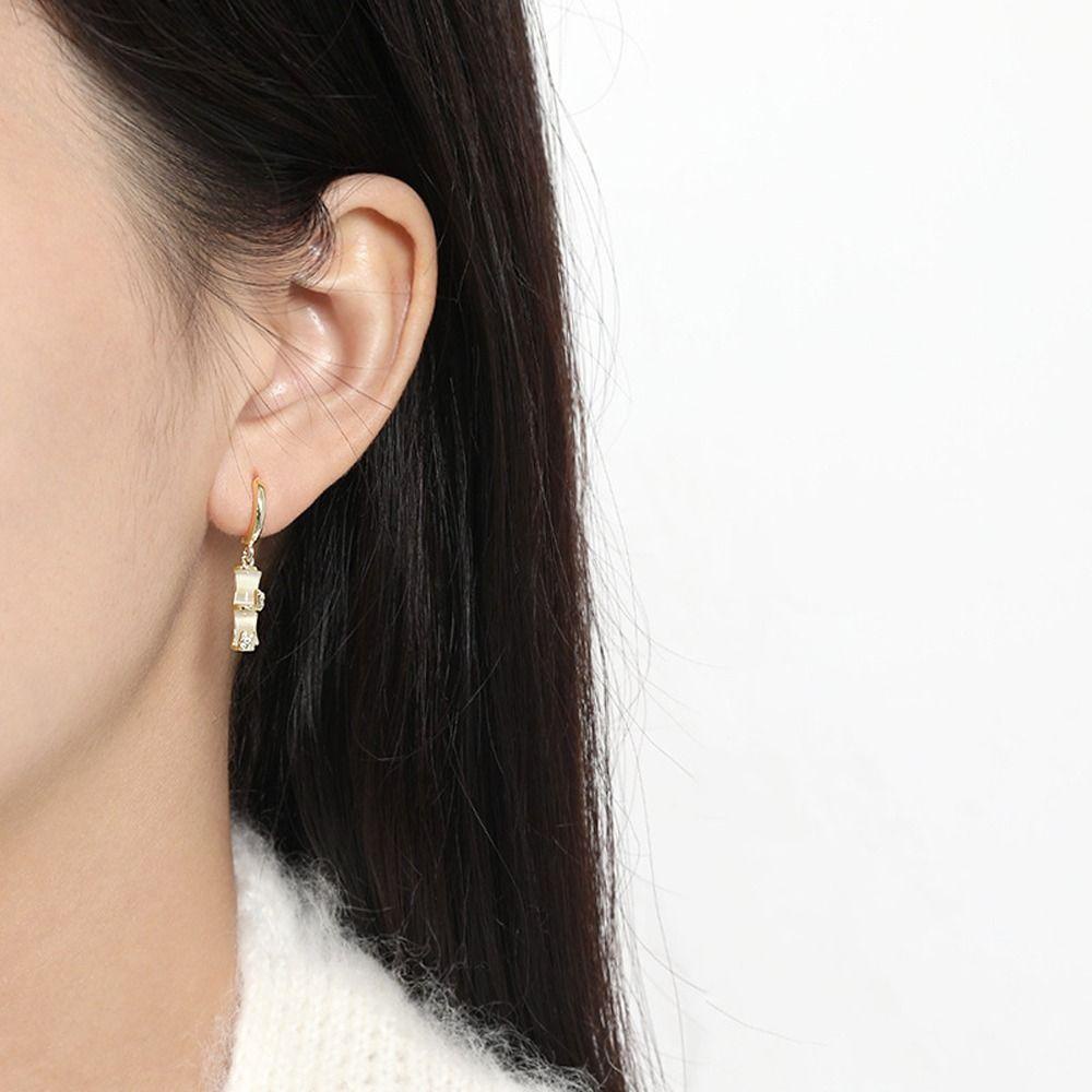 Needway  Wanita Menjuntai Anting Temperamen Retro Fashion Perhiasan Opal Indah Berlian Imitasi Drop Earrings Klip Anting