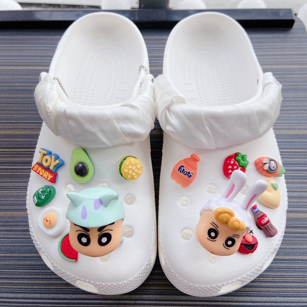 @shinydiy Crayon Shin-chan Crocs Jibbitz Set Stiker Crocs Charm Lucu DIY Aksesoris Gesper Sepatu Kompatibel Dengan Crocs Jibbitz | asesoris wanita｜crocs jibbitz